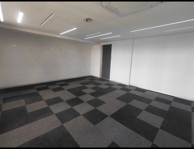 724M² OFFICE TO LET IN BRYANSTON